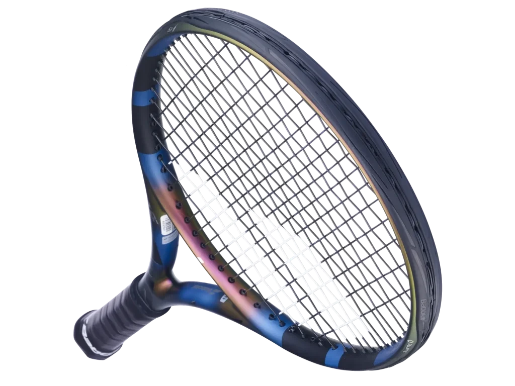 Babolat Pure Drive Gen11 Spectra Edition - detail iridescentního povrchu