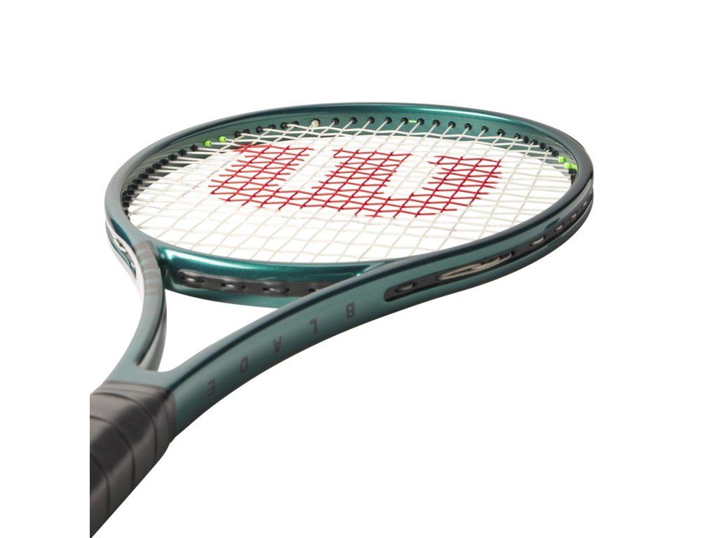 Wilson Blade Pro 98 18x20 V9 tenisová raketa