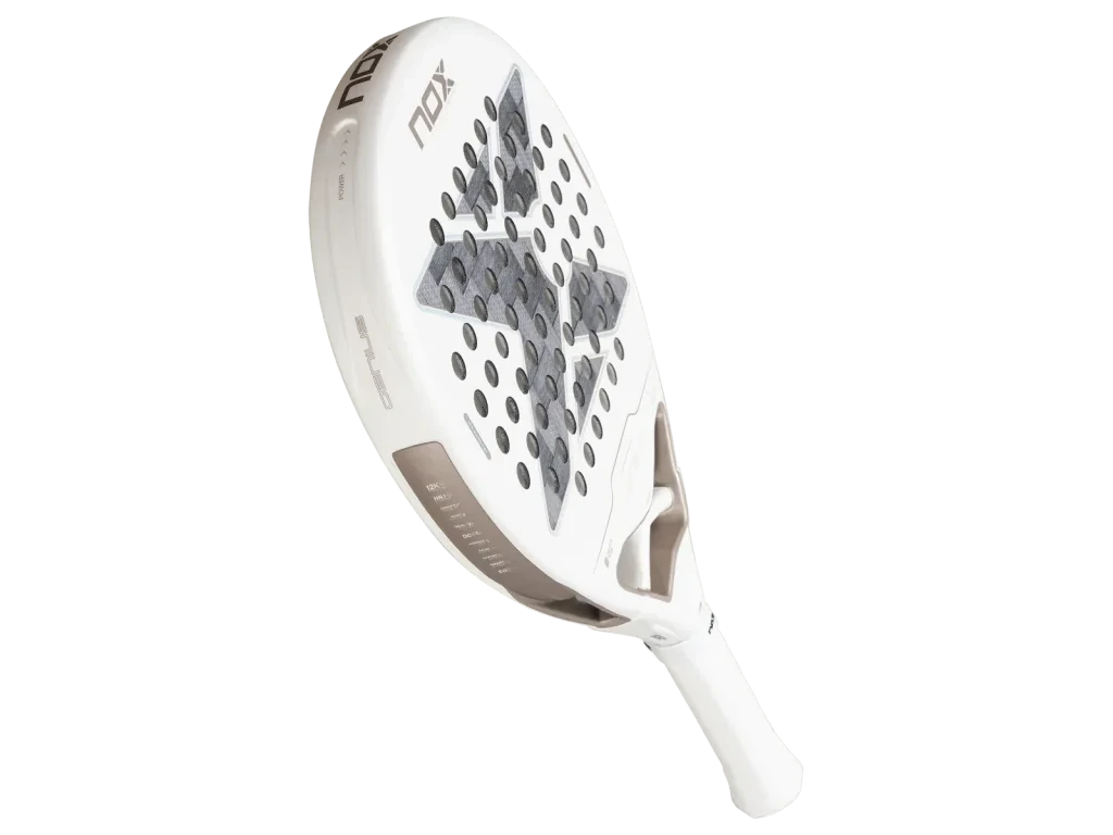Nox Genius 12K Alum XTREM Lite 2027 detail povrchu rakety